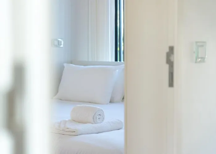 Front By Portugal Active Moledo